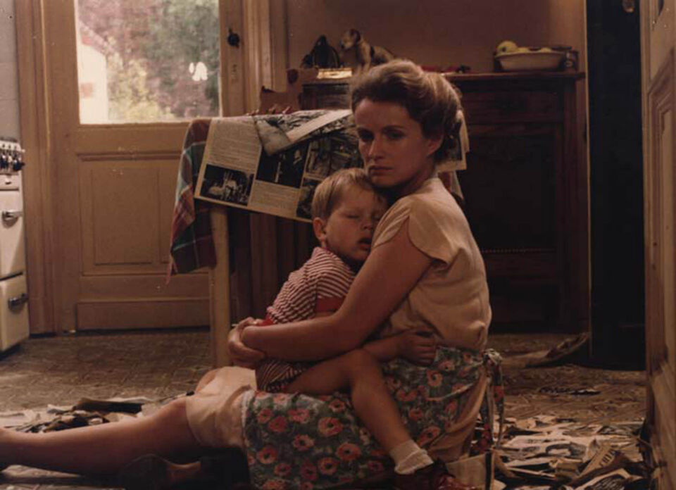 Een vrouw tussen hond en wolf 0